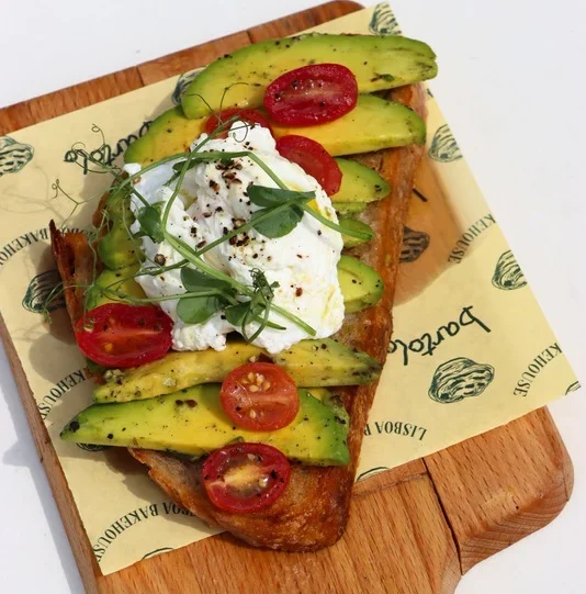 Avocado & poached egg (V)
