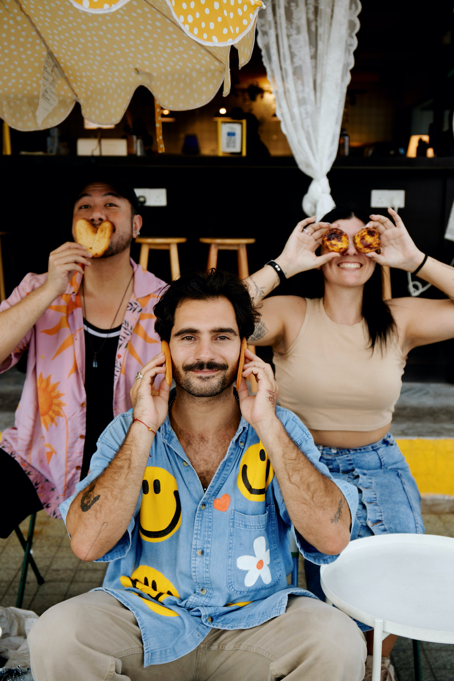 Friends sharing pasteis de nata at Bartolo Lisboa Bakehouse